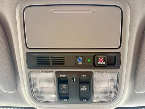 Used 2024 Honda Odyssey Elite image 38