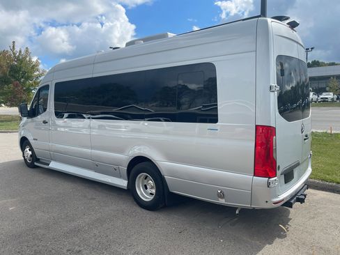 Used 2021 Mercedes-Benz Sprinter 3500 image 7