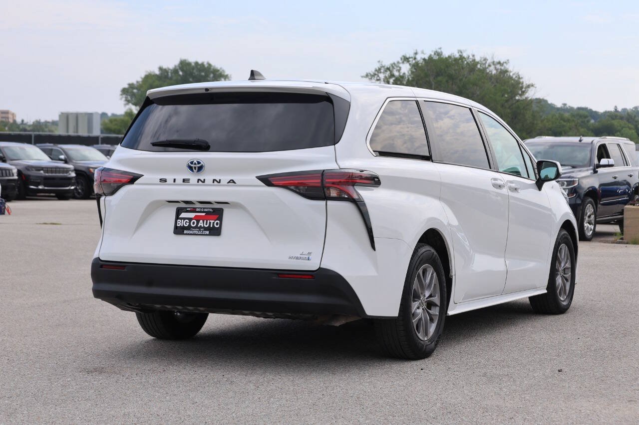Used 2022 Toyota Sienna LE FWD image 9