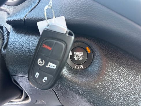 Certified 2023 Jeep Cherokee Altitude Lux image 20