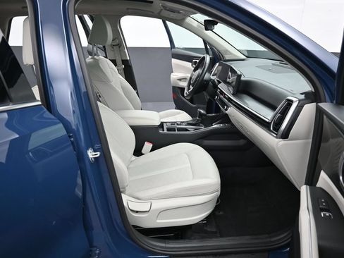 Used 2024 Kia Sorento S w/ Panoramic Sunroof Package FWD image 37