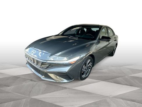 Used 2025 Hyundai Elantra Sport FWD image 4