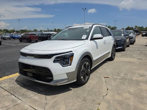 Used 2023 Kia Niro Wave FWD image 4