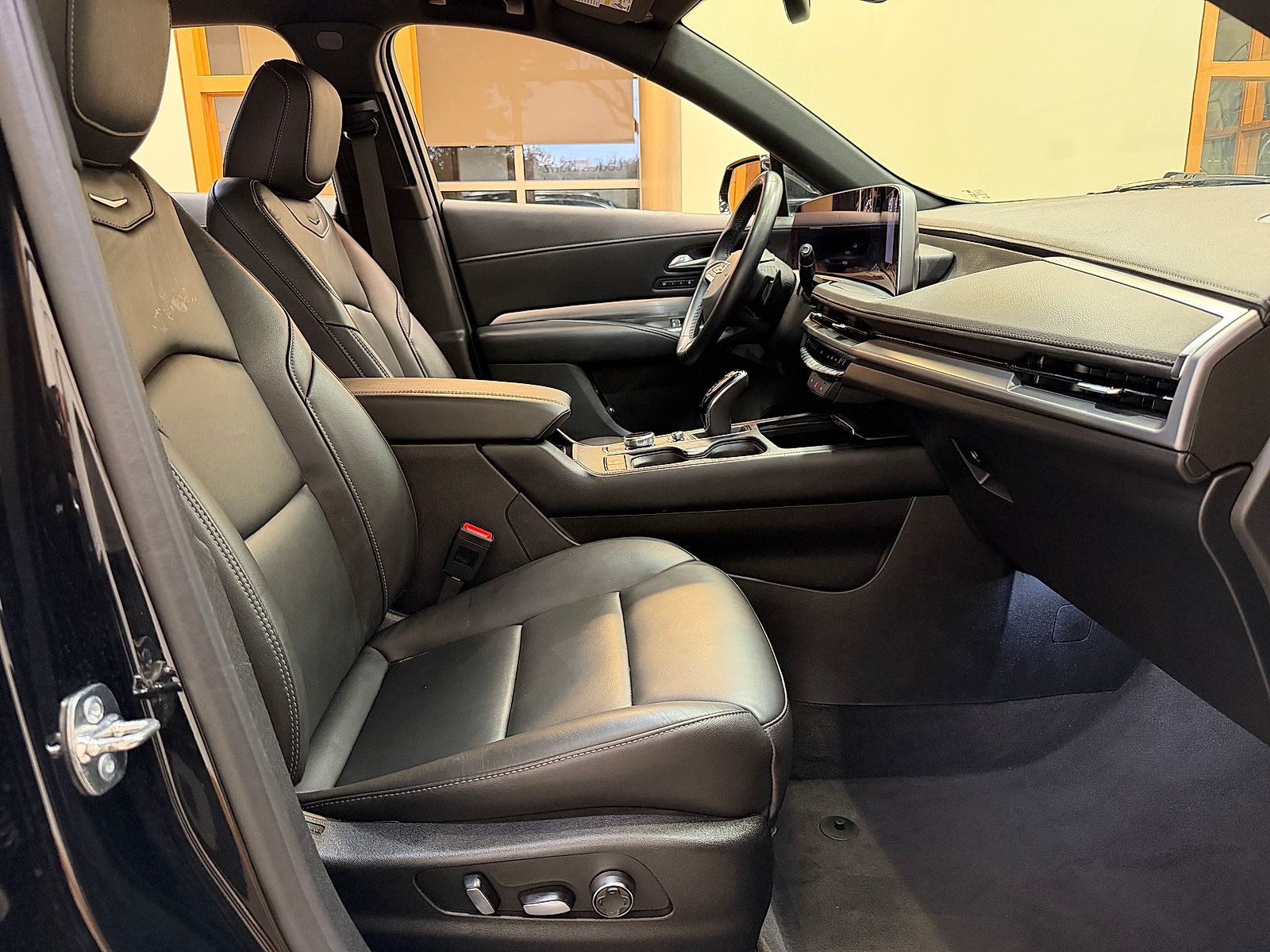 Used 2025 Cadillac XT4 Premium Luxury AWD/4WD image 12