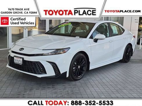 Certified 2025 Toyota Camry SE FWD image 1
