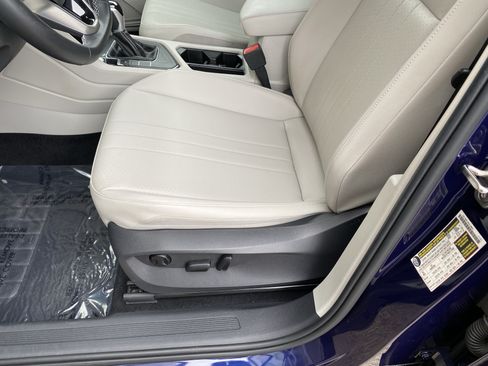 Certified 2022 Volkswagen Tiguan SE FWD image 12