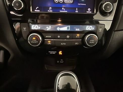 Used 2020 Nissan Rogue SV AWD/4WD image 22