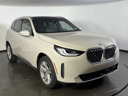 Certified 2025 BMW X3 xDrive30i w/ Premium Package AWD/4WD image 3