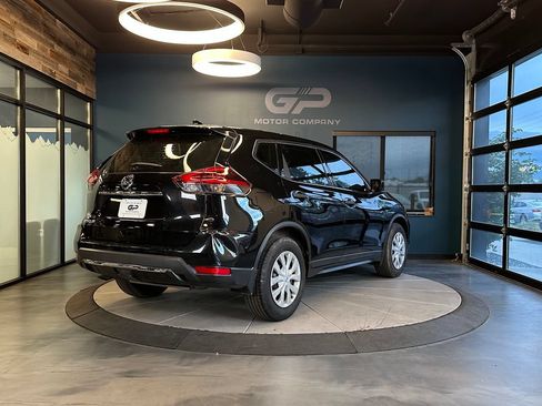 Used 2019 Nissan Rogue S FWD image 3