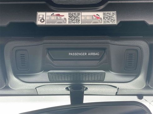 Used 2025 Jeep Wrangler Sport image 27