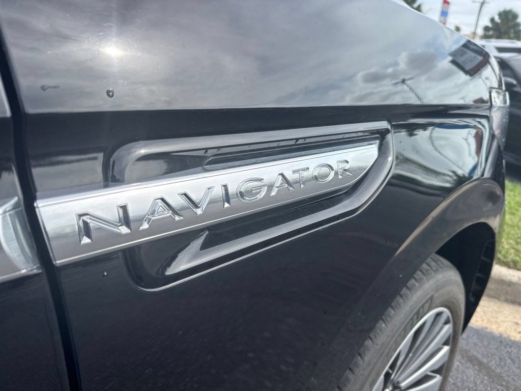 Used 2019 Lincoln Navigator L Reserve AWD/4WD image 7