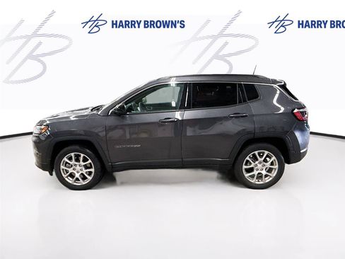 Used 2024 Jeep Compass Latitude AWD/4WD image 8