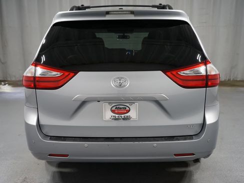 Used 2017 Toyota Sienna XLE image 7