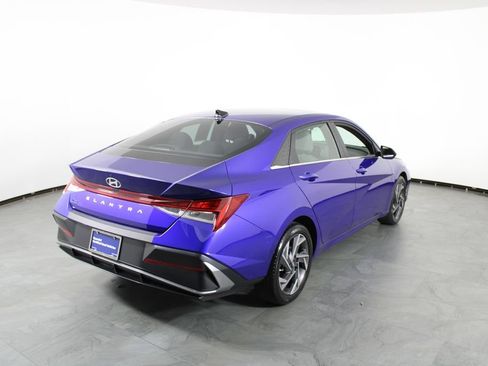 Certified 2024 Hyundai Elantra SEL w/ Convenience Package FWD image 4