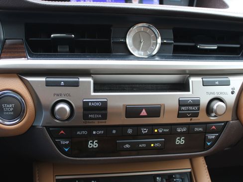 Used 2016 Lexus ES 350 w/ Premium Package w/Wood Trim image 21