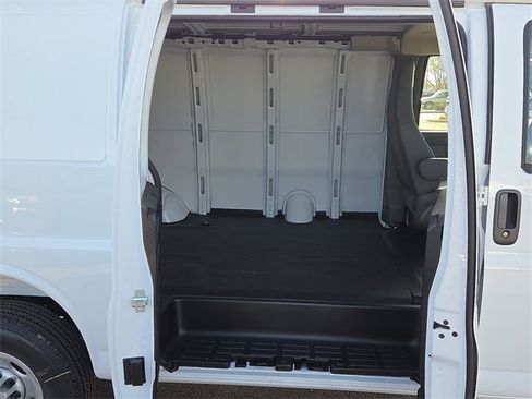 New 2025 Chevrolet Express 2500 Work Van w/ Driver Convenience Package image 6