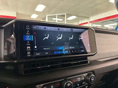Used 2024 Jeep Wrangler Unlimited Sport AWD/4WD image 22