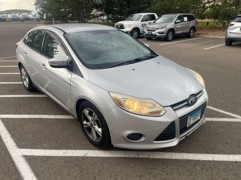 Used 2013 Ford Focus SE FWD image 2