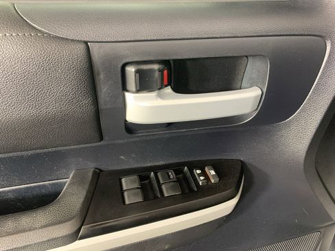 Used 2018 Toyota Tundra SR5 w/ SR5 Upgrade Package image 14