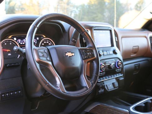 Used 2022 Chevrolet Silverado 3500 High Country w/ Z71 Off-Road Package image 18