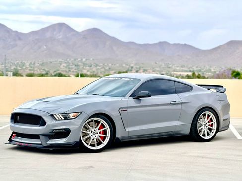 Used 2016 Ford Mustang Shelby GT350 w/ Technology Package RWD image 4