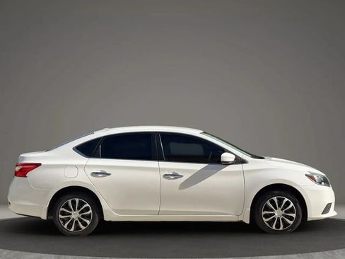 Used 2017 Nissan Sentra SV FWD image 2