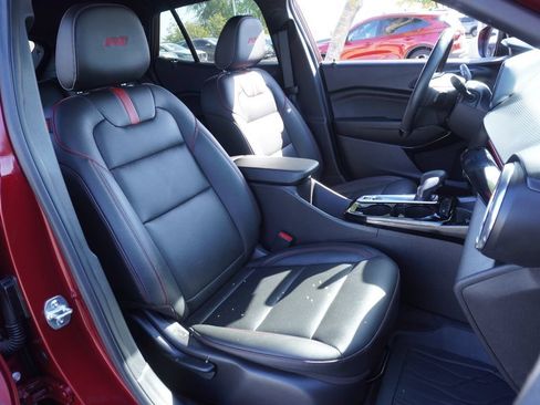 Used 2025 Chevrolet Trax RS w/ Sunroof Package FWD image 12