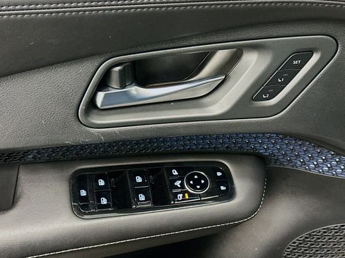 Used 2024 Nissan Ariya AWD image 15