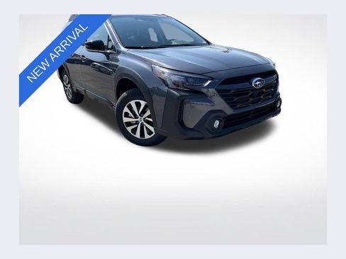 Used 2025 Subaru Outback Premium AWD/4WD image 1