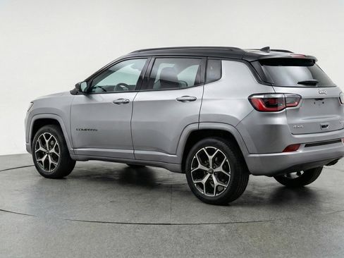 Used 2025 Jeep Compass Limited image 6