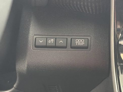 Used 2025 Toyota bZ4X FWD image 9