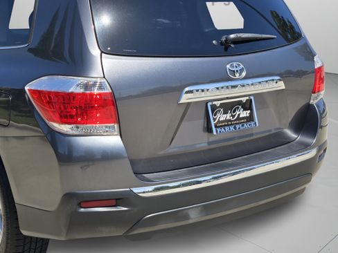 Used 2013 Toyota Highlander SE FWD image 33