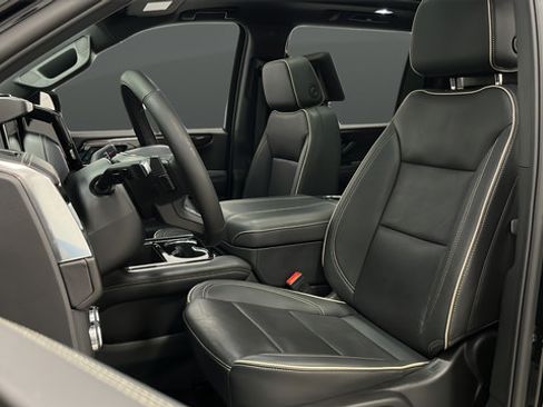 Used 2025 GMC Yukon XL Elevation w/ Elevation Premium Package AWD/4WD image 9