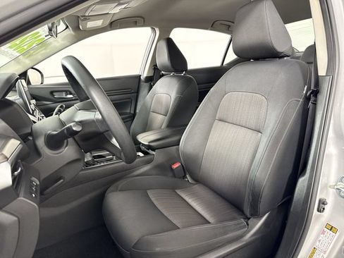 Used 2024 Nissan Altima 2.5 SV FWD image 12