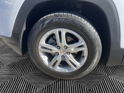 Used 2023 GMC Terrain SLE w/ Driver Convenience Package image 14