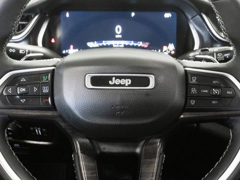 Used 2023 Jeep Grand Cherokee Limited AWD/4WD image 17