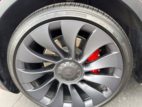 Used 2025 Tesla Model Y Performance AWD/4WD image 36