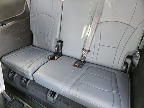 Used 2023 Buick Enclave Essence image 30