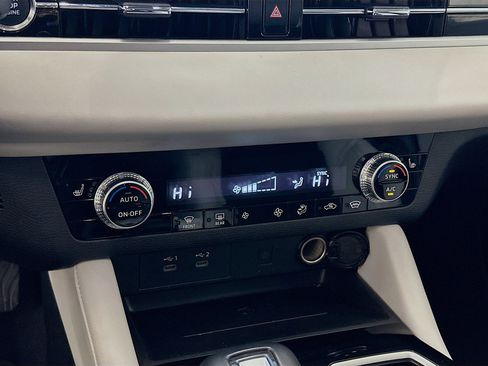 Used 2025 Mitsubishi Outlander SE image 24