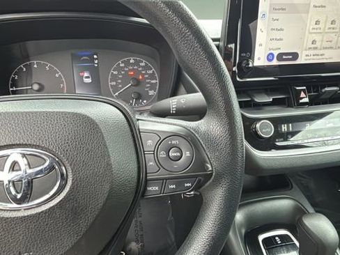 Used 2023 Toyota Corolla LE image 23