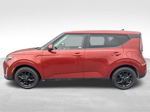 Used 2023 Kia Soul LX w/ LX Technology Package FWD image 2