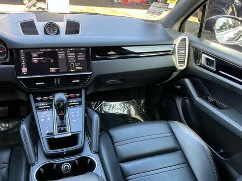 Used 2020 Porsche Cayenne E-Hybrid image 17