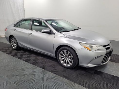Used 2015 Toyota Camry XLE image 11