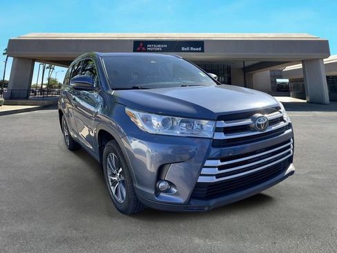 Used 2019 Toyota Highlander XLE image 2
