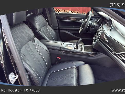Used 2020 BMW 750i xDrive w/ Executive Package image 38