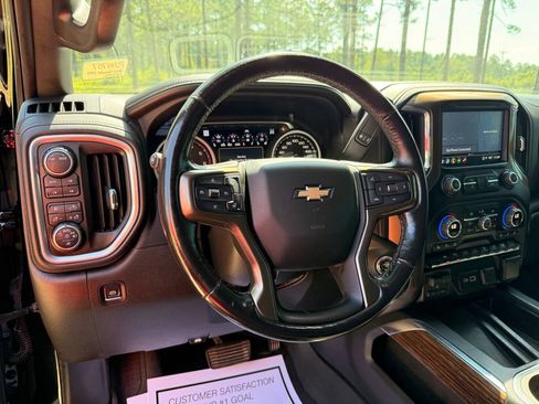 Used 2022 Chevrolet Silverado 1500 High Country w/ LPO, Dark Essentials Package AWD/4WD image 16