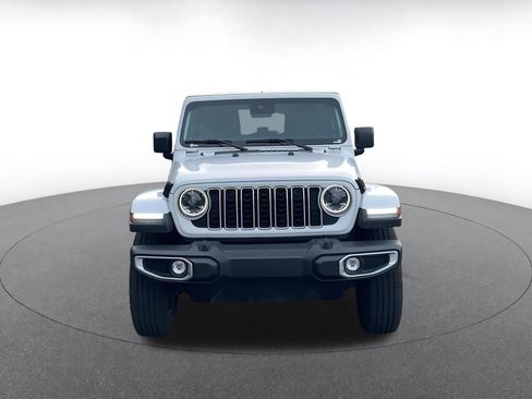 Used 2025 Jeep Wrangler Sahara image 4