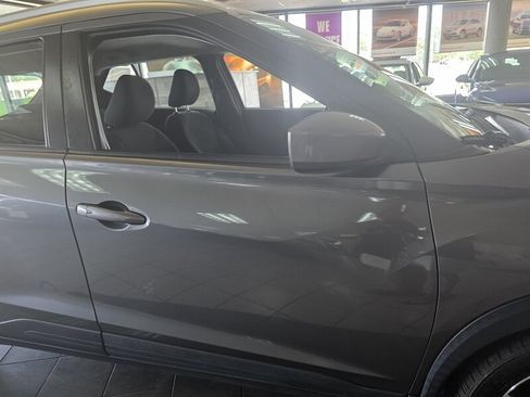Used 2020 Nissan Kicks SV FWD image 30