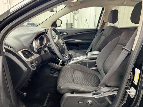 Used 2017 Dodge Journey SXT w/ Comfort/Convenience Group FWD image 18