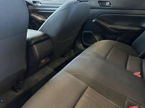 Used 2025 Nissan Altima 2.5 SV FWD image 12